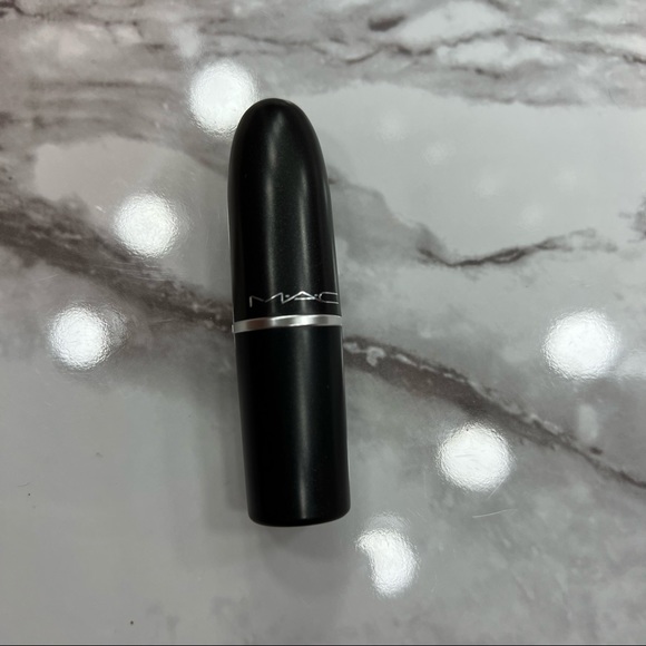 Mac Matte Lipstick Velvet Teddy - Picture 4 of 6